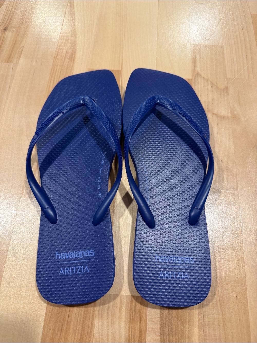 Aritzia x Havaianas Navy Blue Flip Flop Sandals